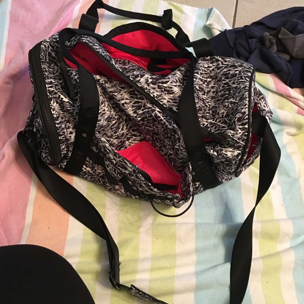 Lululemon run ways duffel